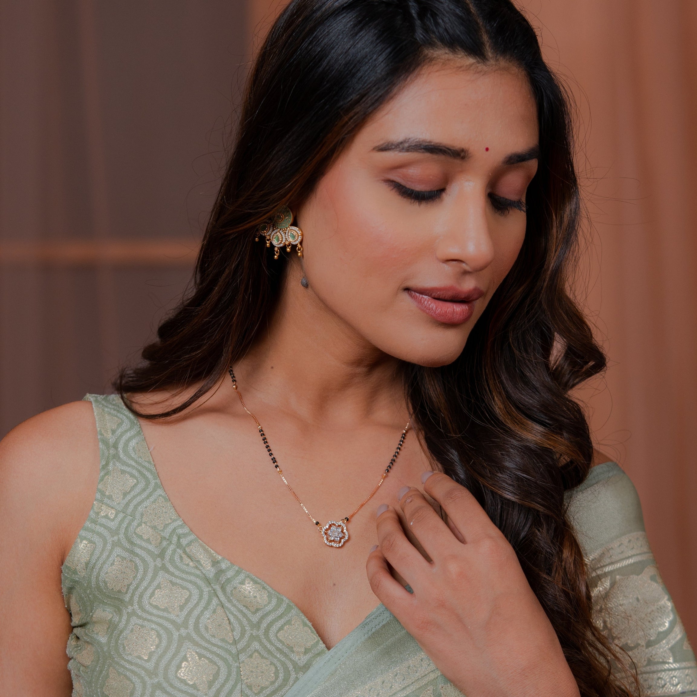 Solitaire Diamonds Flower Mangalsutra